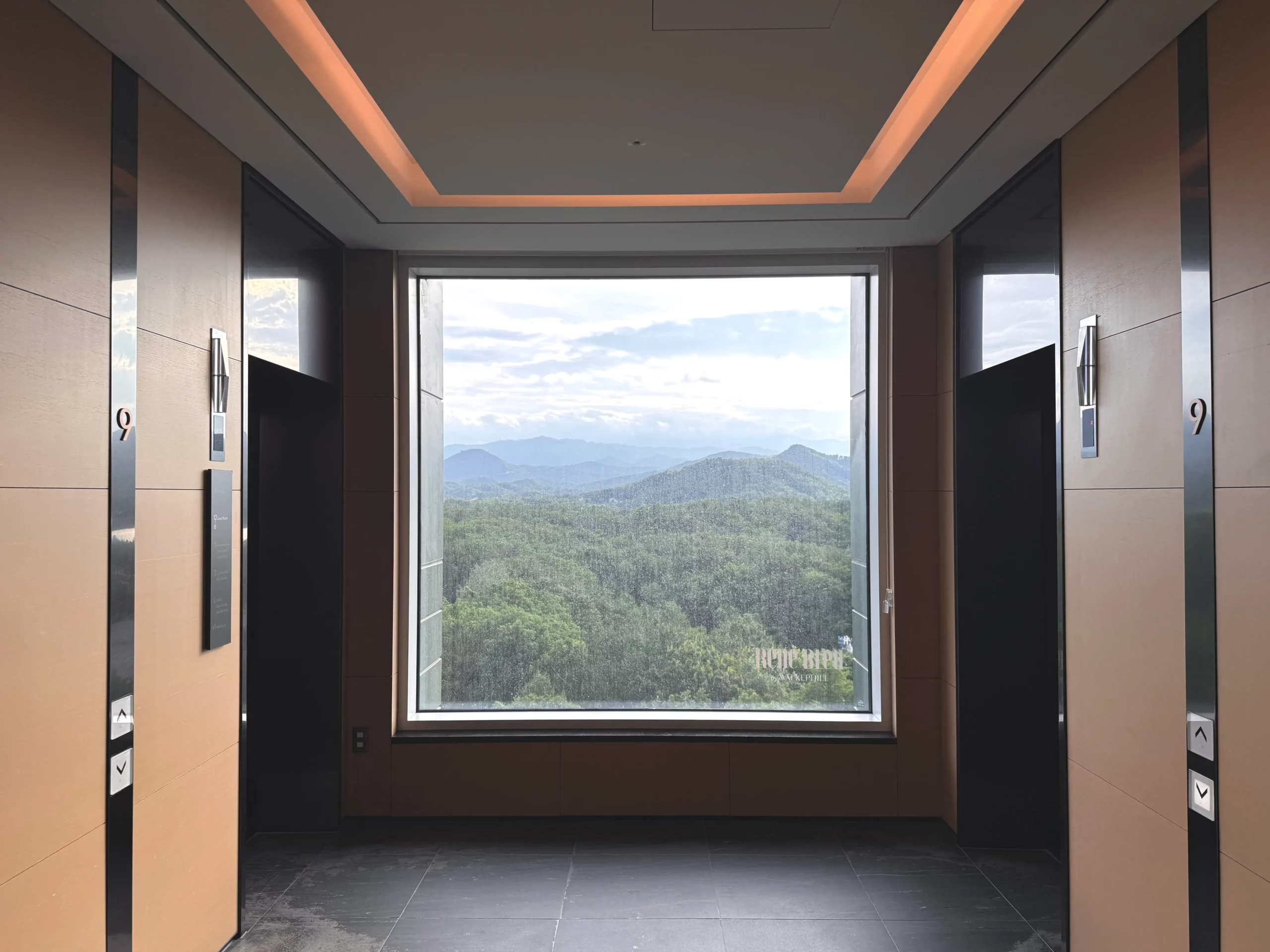 르네블루 바이 워커힐, 침대에서 동해의 일출을 볼 수 있는 곳 20 르네블루 바이 워커힐, 침대에서 동해의 일출을 볼 수 있는 곳